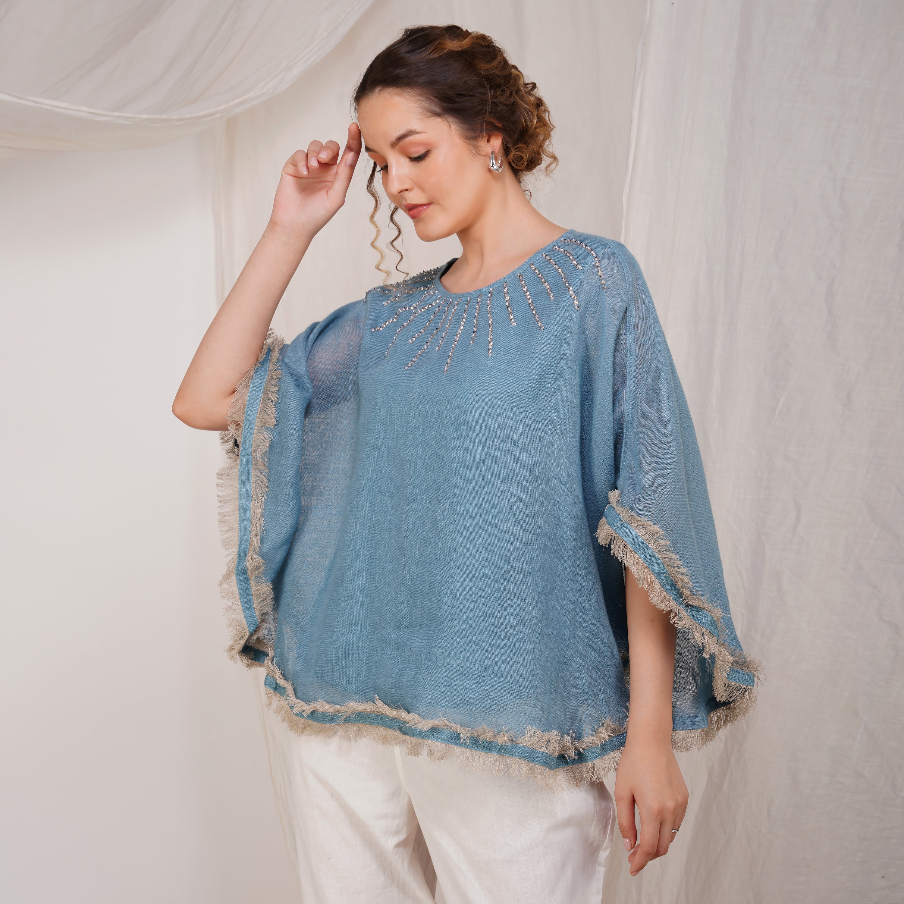 Free-Size Poncho with Jewelry Neckline – Elegant Handcrafted Linen | VIVIR